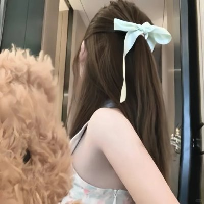 抽象画中的越南少女
